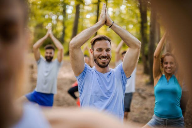 Séance de méditation exterieure avec un coach sportif
