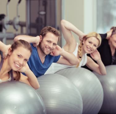 Séance de stretching avec un coach en entreprise